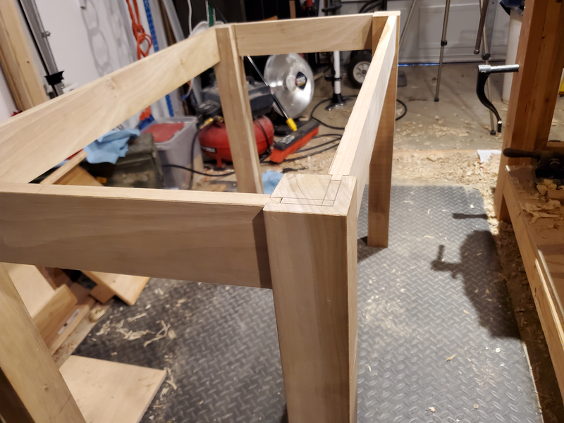 Dry assembly of the table base